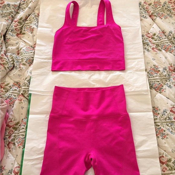 All in Motion Fuchsia Activewear Top - Picture 1 of 3